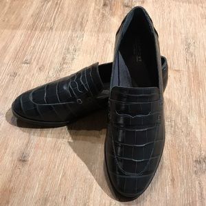 ROCKPORT CHARCOAL LOAFERS NWT SIZE 6